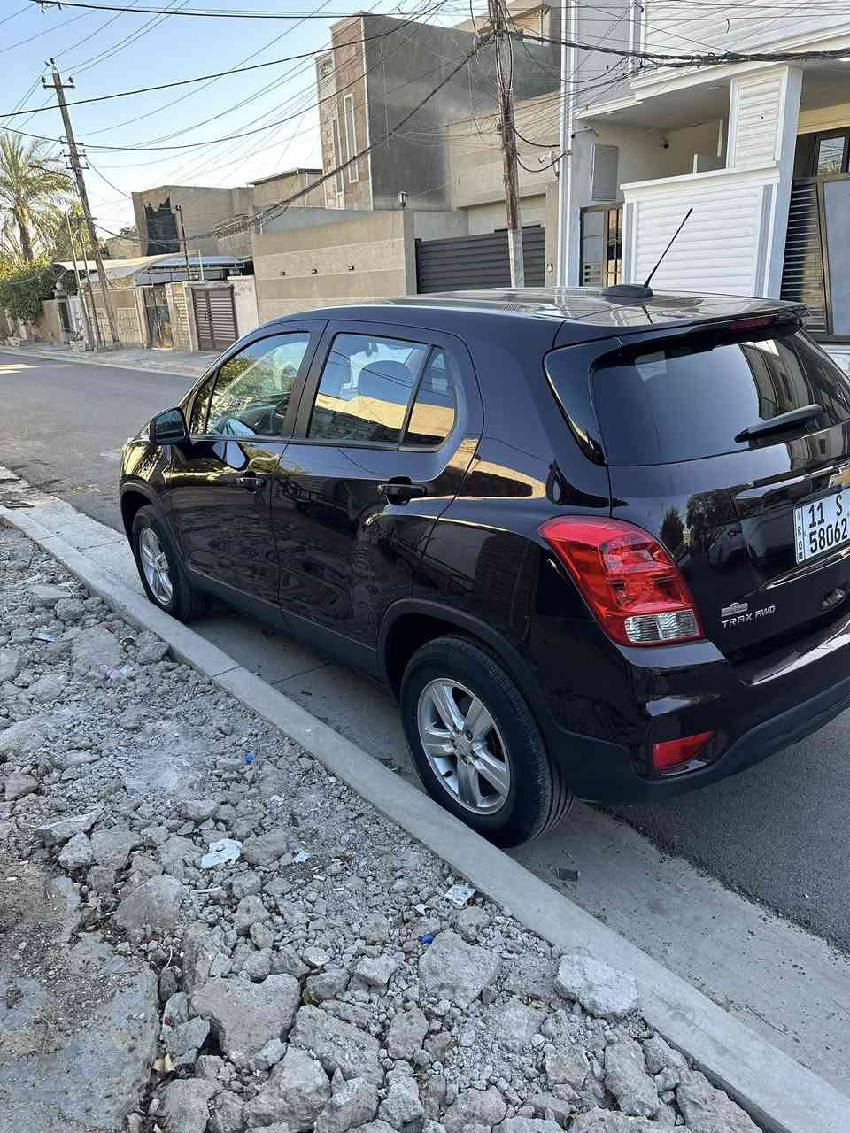 السلام عليكم
شوفريله تراكس موديل 2021 رقم بغداد بأسمي تحويل ثاني يوم 
السيارة بصمة تشغيل وبصمة ابواب وتشغيل عن بعد 
شاشة وكامرة  السيارة جاهزة من كل النواحي مكينتها 1400 توربو جديدة لا تنقيص ولا تبخير 
حادثها مال امريكا جاملغ عكس السايق وبنيد بيها بس ايرباك الستيرن طاك يعني الدشبول مابي شي 
مكان السيارة بغداد منطقة علي الصالح 
للأستفسار الاتصال على 
***********
***********
سعرها 
105 وبيها مجال شي بسيط
