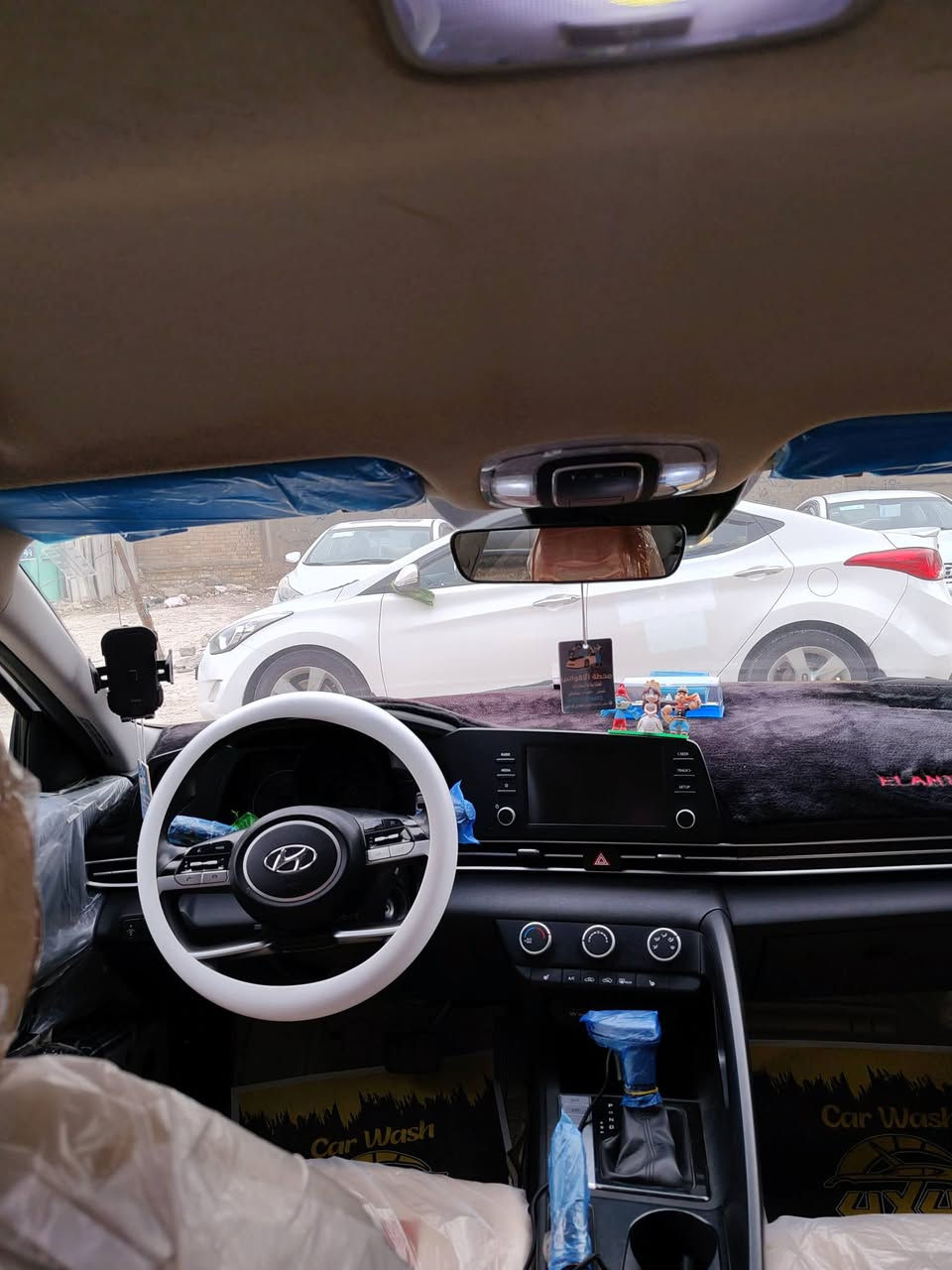 النترا امريكي موديل 2021.
ضربتهة دوستين وشويه من الجاملغ الخلفي .
مكفوله كير محرك .
تخم تاير .
حداديه جديده 
السياره احله من الصور .
السعر 146بيهة مجال حك الجيه .
للاستفسار ***********
مكاني حله .
