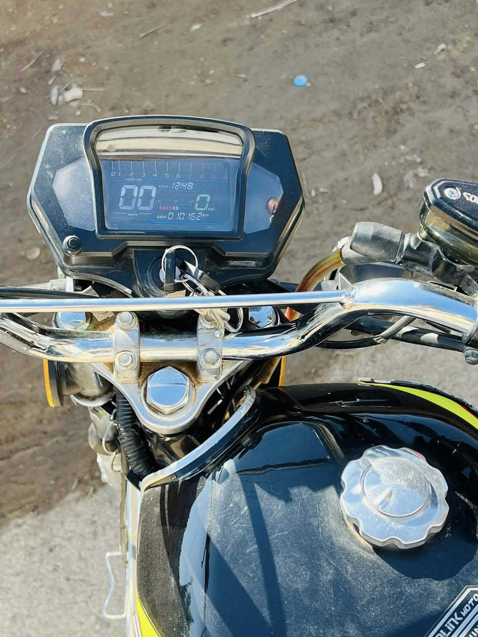 السلام عليكم 

دراجه يراني سونك 

موديل 2024.    150cc

دراجه زيرو ما مدحلك بحلالي بس تركب وتشوف ذا مو أريح من البوكسر كهربائي اشاير كله شغاله كامله  

❗️دراجه سوبر يعني تبريد لمكينه 

السعر_____675 ولحد يكسر بيه تلكه احسن منه 

ما يعجبك السعر عوفه وكلمن يبيع بكيفه ولي يصرفله                       ❗️كفاله عامه  

مكاني بغداد العامريه      رقم ***********
