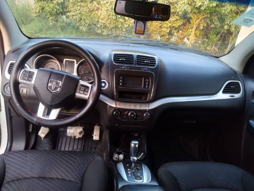 دوج جورني موديل 12 محرك 6 كلين بدون حادث سيارة جديده عليه إدامة كامله تخم تاير جديد حداديه جديده بصمه تشغيل عن بعد تبريد كله شغال للاستفسار ***********
