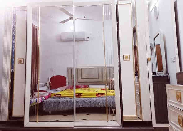 غرفة نوم تركي مستخدم ٧قطع 
الكنتور سلايد جام 
السعر ٥٠٠ بي مجال 
العنوان حي اور ***********
