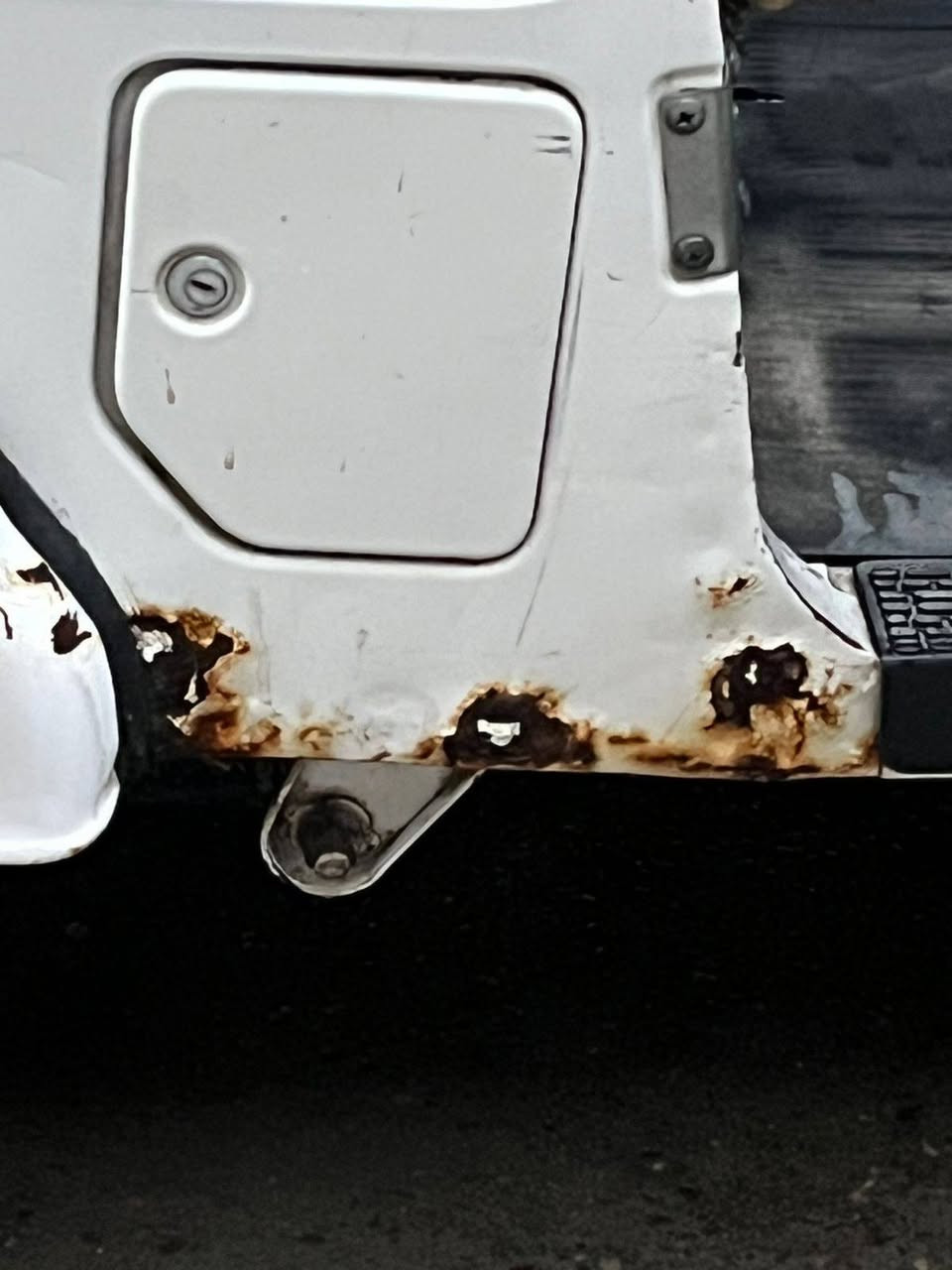 سلام عليكم تكتك ٢٠٢١ رقم او سنويه  تكتك بيها خيسات موضح بل صور +بيها تنقيص او تبخير قليل
تكتك نضيفه او جاهزه الشارع كهربائيات كلها شغاله تخم تاير 
اشاره زنون  +كلوب زنون 
مكاني بغداد الشعله 
رقم الهاتف :***********
سعرها ٧و نص او بيها مجال
