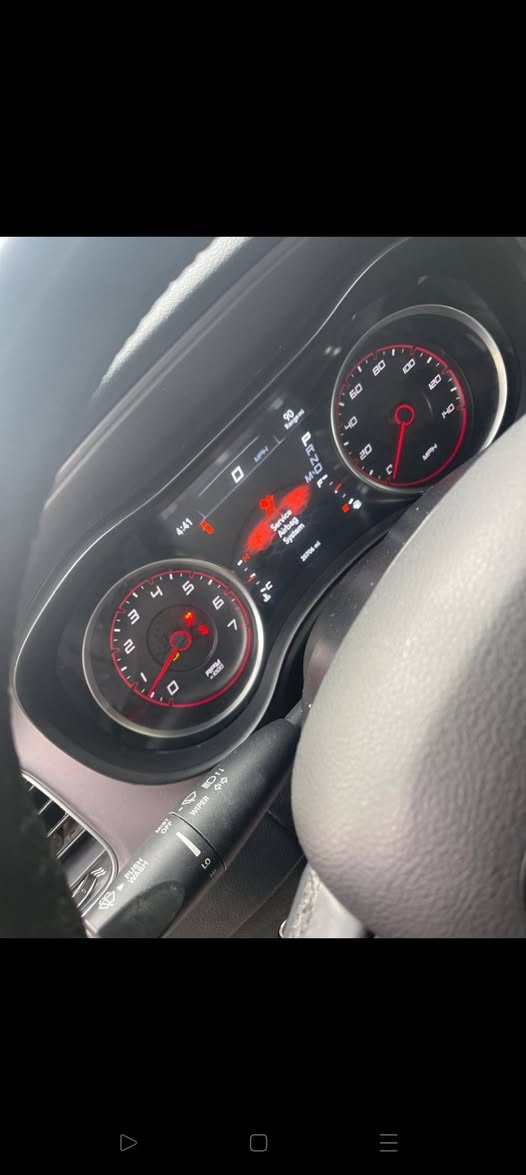 السلام عليكم
للبيع فقط بدون مراوس 
جارجر موديل 23 اصل sxt دفع ثنائي 
بجم كبس 
منفيس باسمي مكمرك وكامل 
مصلح تصليح درجة اولى 
ماشيه 20 الف ميل 
محرك 6 سلندر 3600
الحادث كما موضح بالصور 
السعر 210 وبيها مجال بسيط للشراي 
***********
