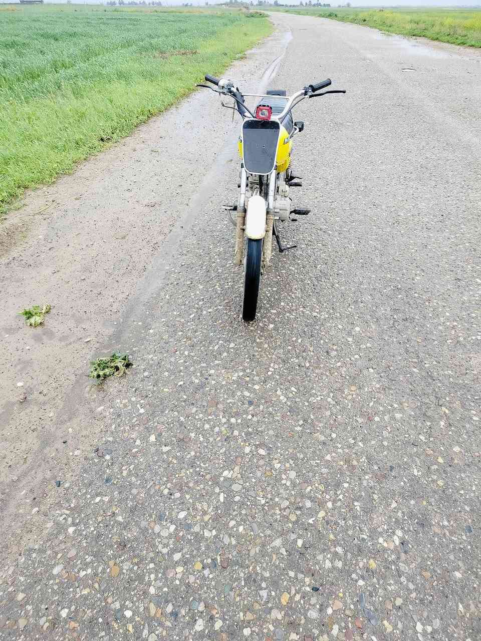 سلام عليكم دراجه للبيع اي نقص مابيها فقط دشلي مال سلف وسلف وكهربأياتها كلها شغاله محرك مابي شي شلعه ومعدل فول موديل 17 المكان ديالى خانقين قولاي السعر 300 بي مجال للاستفسار خاص او للاتصال *********** وبي واتساب
