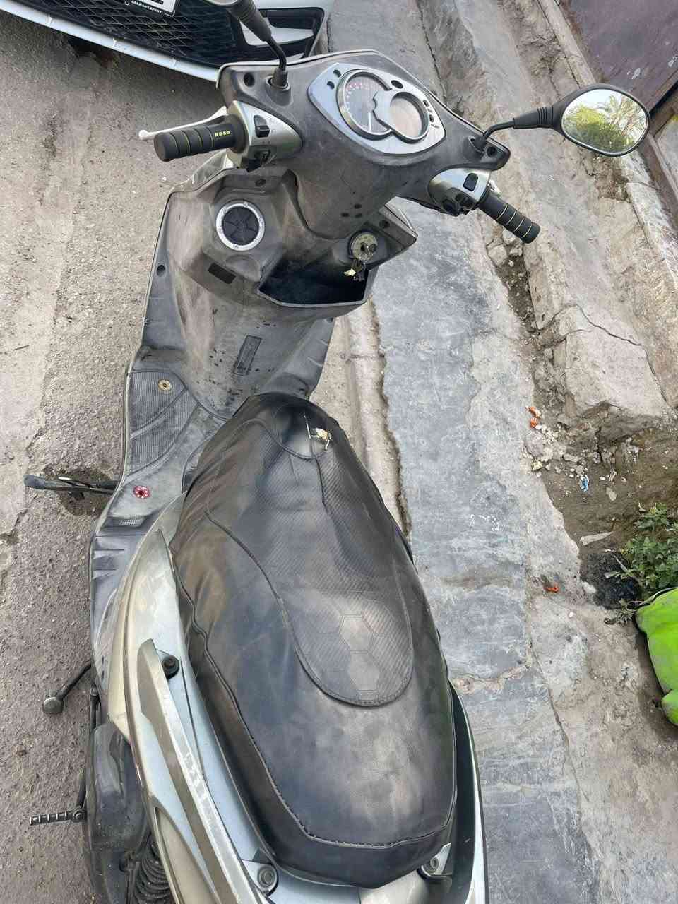 سلام عليكم دراجه سكنس فحل دراجه اخير من الله  مكينه مكفوله بيه نواقص بسيطه مكان دراجه بغداد لامين ثانيه شراي يتصل و يدلل *********** سعر 650 و بيه مجال
