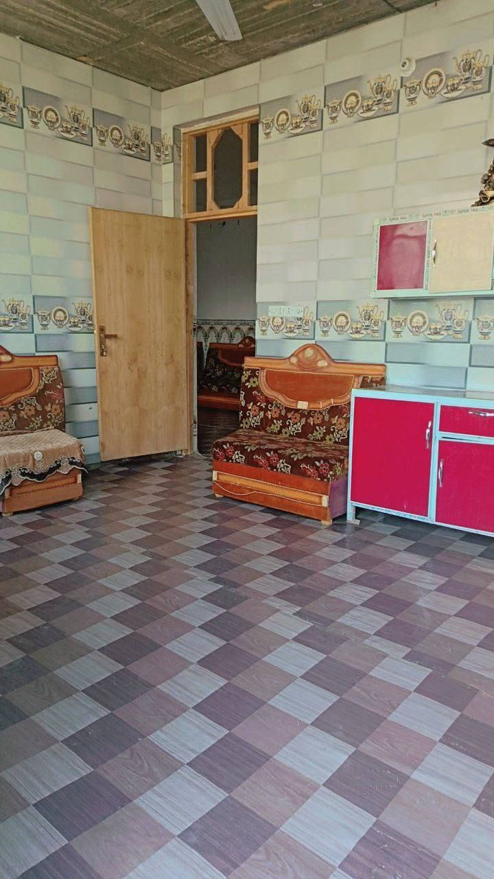تفاصيل البيت
طابو زراعي سند ٢٥
المساحه ١٩٠م واقع حال
الواجهة ١١ والنزال ١٨
الموقع حي الصحه خلف المسبح الأولمبي
يتكون من طابقين
الطابق الأول غرفتين نوم ومطبخ وصاله مفتوحه على الهول ومجمع صحيات عدد ٢ داخليه وخارجيه
الطابق الثاني غرفتين نوم وهول ومجمع صحيات
البيت كامل من جميع التفاصيل البناء ما عدا الارضيه البيت  والواجهيه
السعر ١٤٣ مليون  للتواصل هذا الرقم ***********
