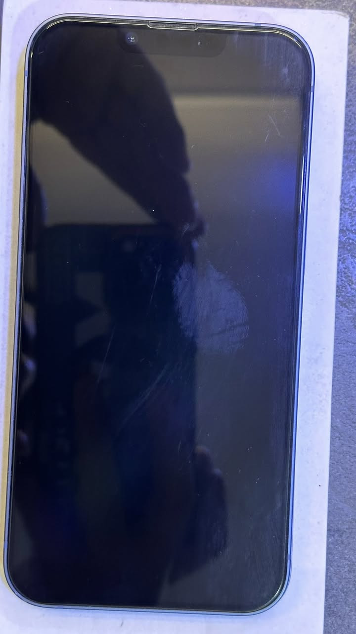 ايفون ١٤عادي                          نضافه٩٠./.   بطارية ٨٥قطاره.                  ما مفتوح شرط ضد الماي                          ذاكره١٢٨.                كلو شرط شريحه الكترونيه

سعر٤٣٠.        ***********واتساب او اتصل
