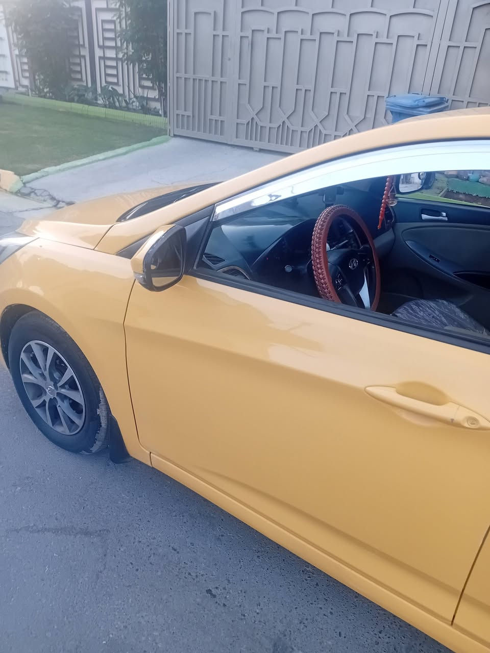 اكسنت خليجي موديل ٢٠١٦ سياره بيها طخات بسيطه مصبوغه صبغ عام سياره كير ومحرك مكفولات دوشمه كوشنات وارضيه جديده تخم تاير ويل كاب السعر ٩٠ ورقه سياره بأسمي اني المالك الاتصال ***********ويوجد واتساب
