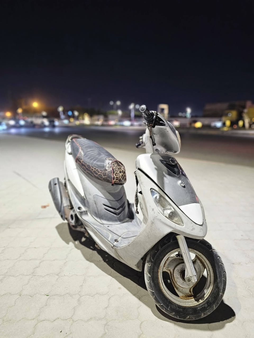 دراجه ماكس قجمه
نضافه نفس ما موضح بصور  سعرها 550 بيه مجال بسيط
مكينه بلاديه لدراجه مختمه 
متواجد واتساب ***********
البصره الطويسه
