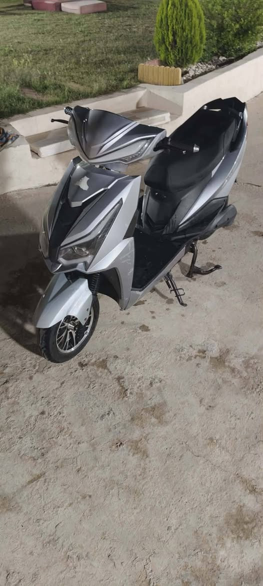 ماطور سكنس للبيع
لون رصاصي
كامل شغال
تأشيرات جدد 
6 بطاريات دبل جدد
بطاريات شرط تفحص وتأخذ
ماطور دمعه مشتري جديد
السعر 475 وبي مجال
التواصل علا الخاص او علا الرقم
***********. بس واتساب
