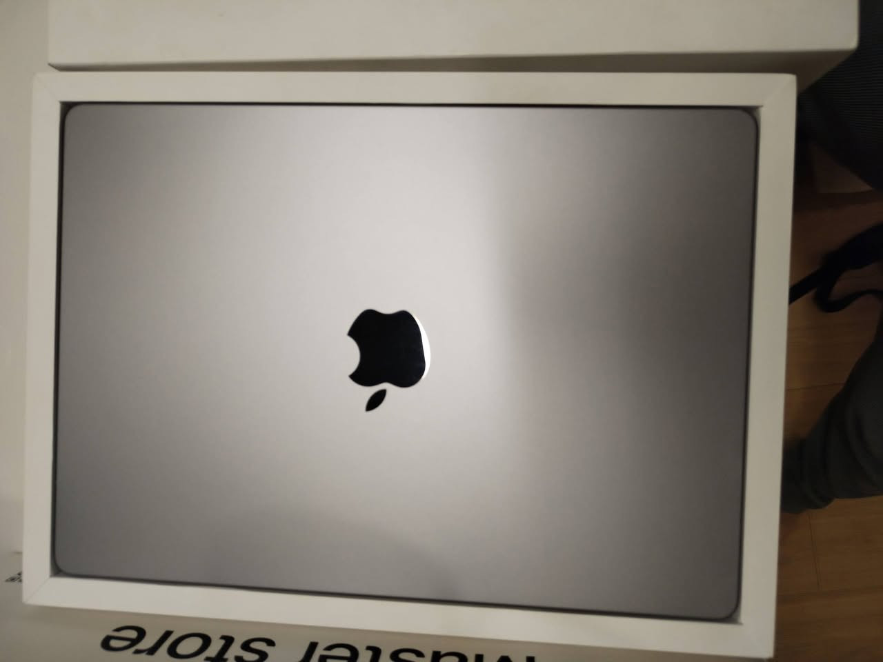 ‏ ‎‏‎‏ MacBook Pro M1 Pro 14-inch
✅ ١٣٩٠.٠٠٠
‎‏‎‏M1 Pro Chip 
‎‏‎‏CPU 10 Core 
‎‏‎‏GPU 14 Core
‎‏‎‏Ram 16GB 
‎‏‎‏Storage 1TB 🚀
‎‏‎‏Color Space Gray 
‎‏‎‏BT 168Cycle 🔋تدوم  من ٨ ل١٠ ساعات
‏‎‏‎‏
🎄🎄🎄🎄🎄🎄🎄🎄🎄🎄🎄🎄🎄
َمع ملحقات اصليه والكارتون َكل الاغراض 

اللابتوب جدا قوي ويعتمد عليه لان المعالج برو مو العادي
سبب البيع "احتياج
‏‎العنوان اربيل او بغداد 

‏للتواصل ☎️ واتساب
***********
***********
