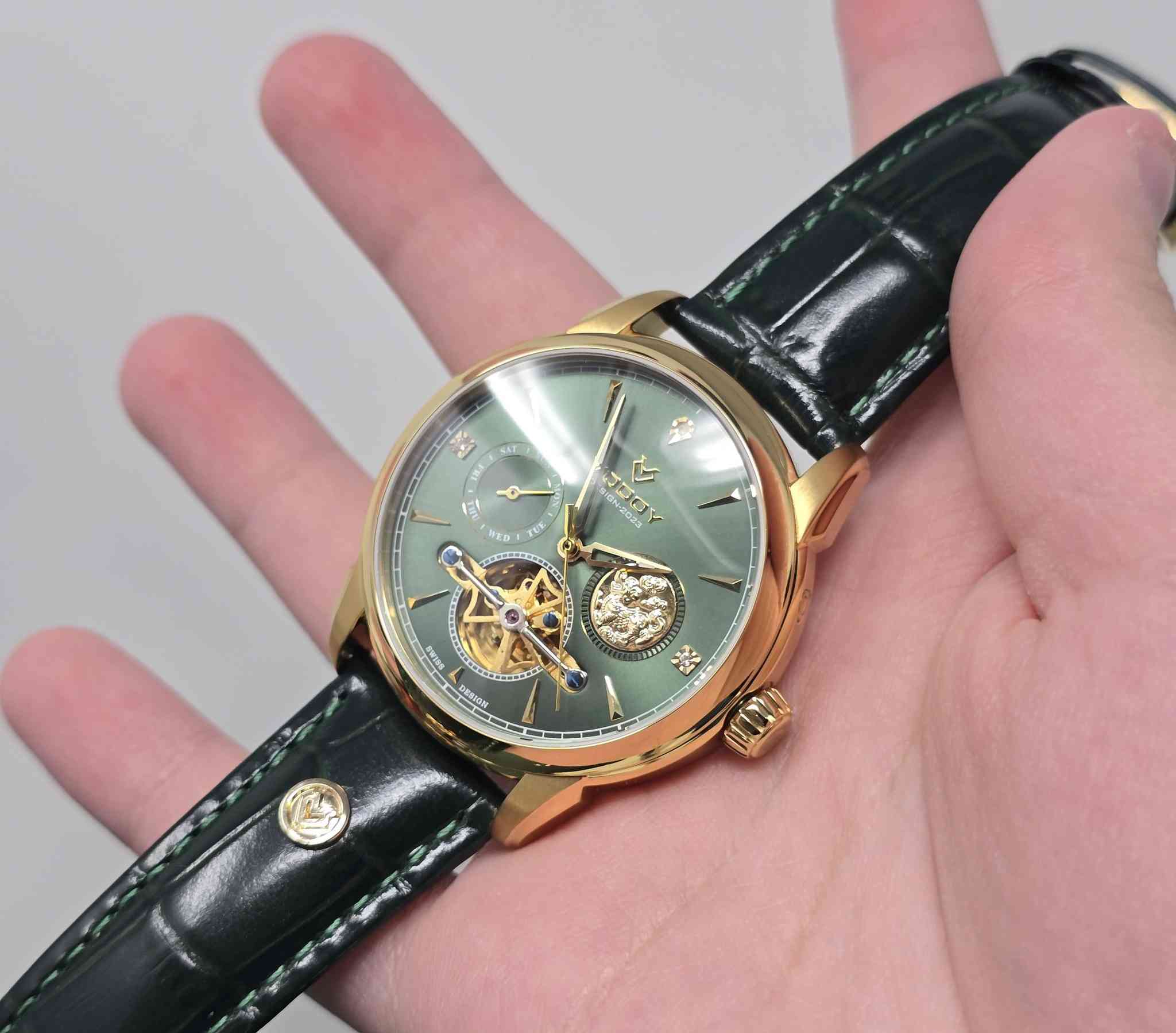 (((مزاد يبدأ من 40 ألفً وينتهي بـ10 ليلًا)))
ساعة ماركة ........ (من أمازون) قطر 40.
ماكينة أوتوماتيكية 21 حجرًا، جدًا راقية.
تصميم سويسري كامل، أختام قفل فراشة.(تفاصيل داخل فيديو)
لون مميز، أميال لامنوس، تاريخ أيام الأسبوع.
مكاني كربلاء (متوفر توصيل5)


**إذا كنت صاحب هذا الإعلان وتريد حذفه لأي سبب، رجاءا أرسل رسالة إلى الدعم الفني**