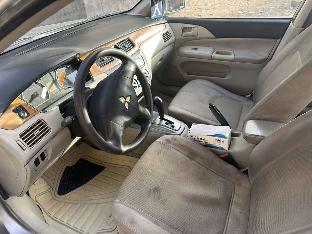 السلام عليكم لانسر 2011 مطلوبه لمصرف شهر واحد وتصير حره سياره لأضربه ولا صبغ ولا تبديل مكينه 2000 تخم تاير ويل جديد بيه طخه بل بنيد البنيد بي جراد رقم بغداد مكان سياره بغداد سعر 70وبيه مجال رقم ***********
