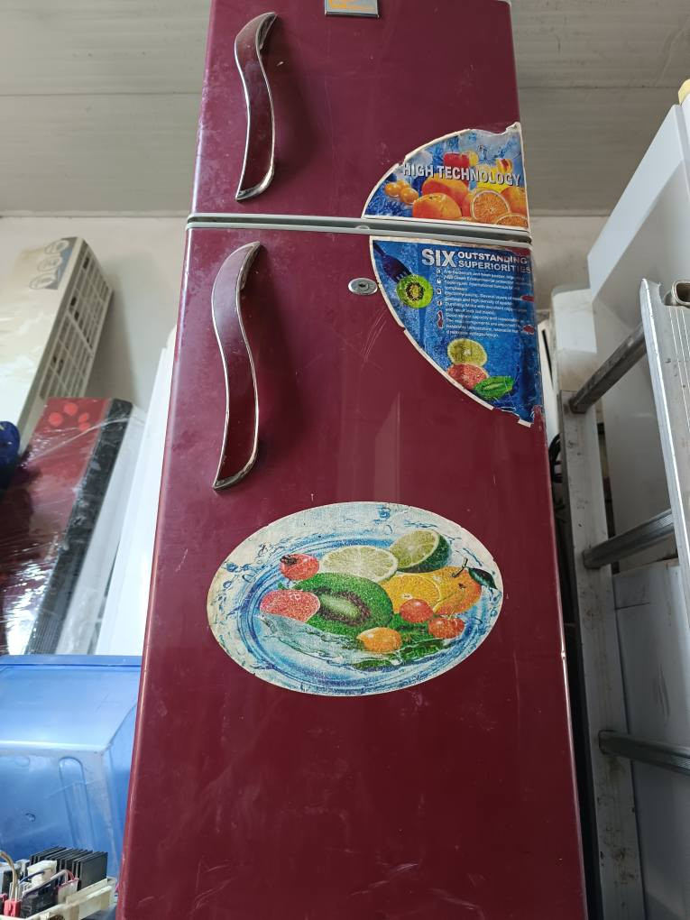 ثلاجات جميع الأحجام واسعار مناسبه وغسالات الحوضين السعر 50 وضمان سبوع ومكيفات السعر 150ومكيف جنرال اخو الجديد السعر 200ومولدات 10امبير السعر 75 ومولد 20املير كاز السعر 250وضمان سبوع العنوان كربلاء الحر قرب مستشفى التركي الإتصال *********** كربلاء, العراق
