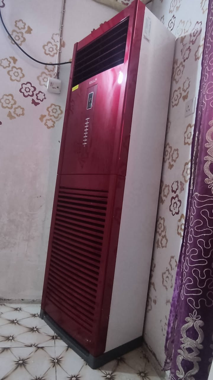 السلام عليكم سبلت نوع اونكس حجم 3طن اخو الجديد استعمال قليل شرط الشغل تدفءه  وتبريد السعر 800  الف  موبايل ***********
