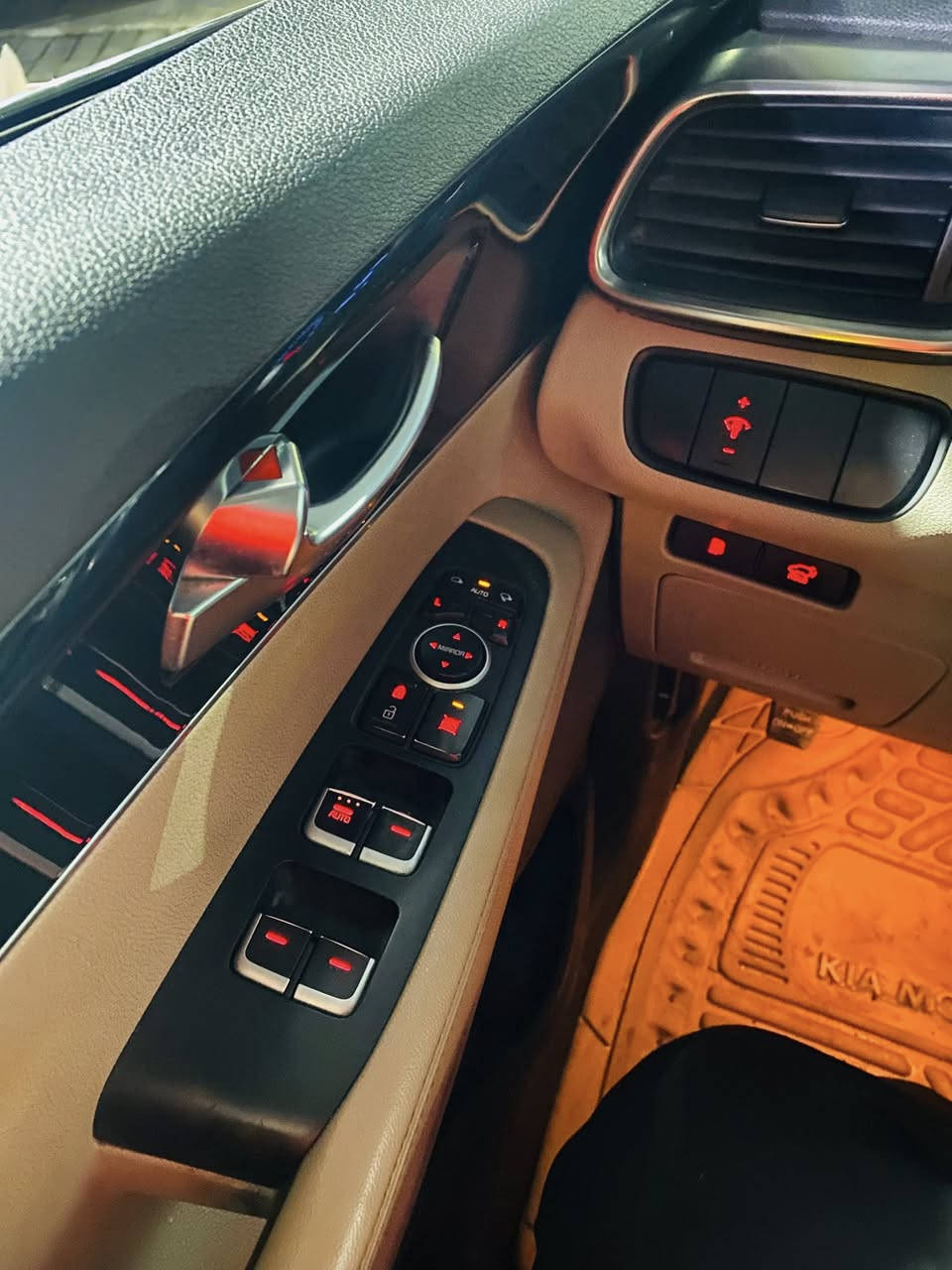 سورنتو 2019 كفاله عامة 7 راكب محرك 6 سلندر اريل ماوس 3 قطع تبريد ثلج 🧊 
كراسي كهرباء باب خلفي 
كهرباء شاشه اصلية 
رقم انكليزي بأسمي تحويل مباشر + هزه جديده سنويه جديده 
للأستفسار ***********
