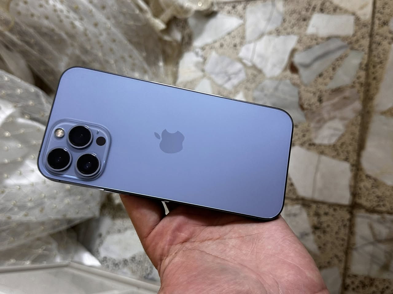 السلام عليكم 🫡 
عندي ايفون 13 برو ماكس لون بحري  

ذاكره 256 وبطاريه 90مكفول بس مو وتر  

مكاني بغداد الشعب  …. 

640 الف وبي مجال بسيط 
شراي يتصل وموجود واتس هم 
***********
