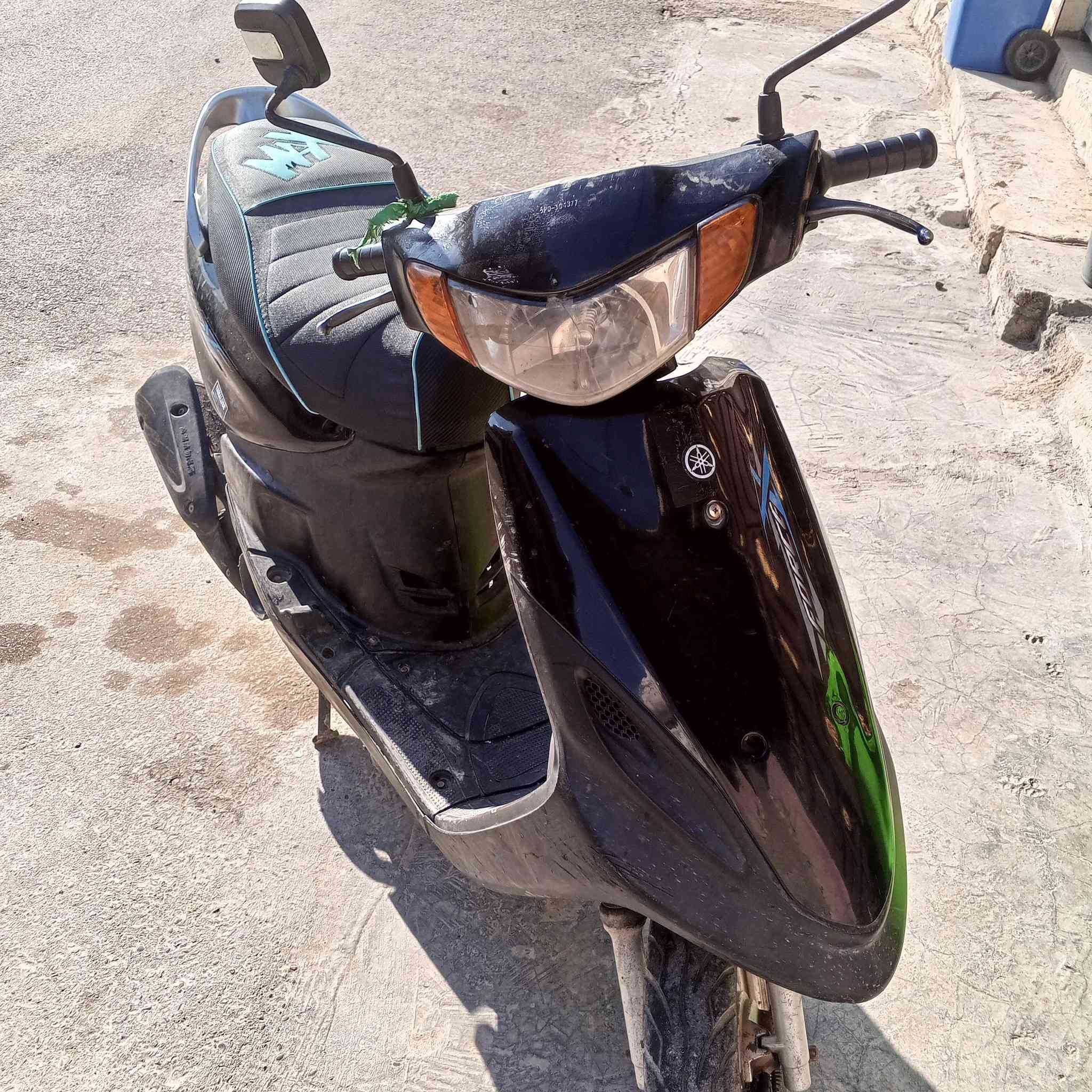 السلام عليكم 
دراجه بلاديه كهربائيات كلهه شغاله.

 نقص فقط حساس بريك مال السلف 

السعر325 الف.

***********
