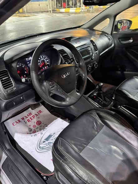 السلام عليكم للبيع فقط كيا فورتي 2017 
وارد امريكي صور الحادث ورقم الشاصي بالمنشور ماخذه من جانت زيرو وهسه ماشية 40 mi 
حقيقي بدون ايرباك محرك 2.0 دوش المرغوب رقم اربيل بسمي تحويل ثاني يوم السياره نقصه دعاميه و صبغ 2 قطع جاردات وعايفهن غيره مابيه شي ابد  سعره 123$ورقه مكانه بغداد زيونه ***********
