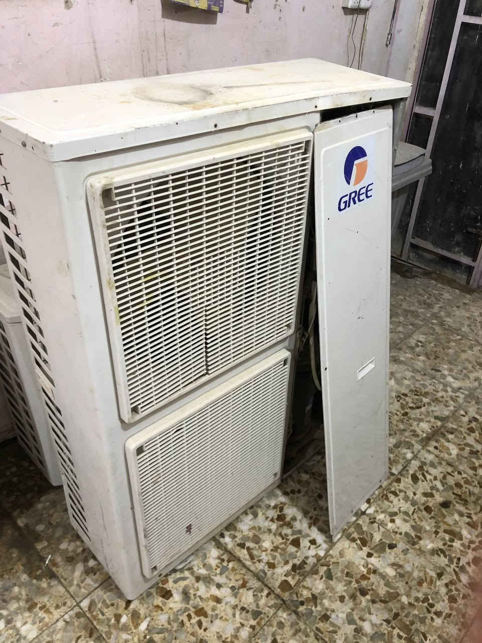 سبلت 3طن نوع كري دبل فان
الجهاز شغال شرط الشغل 

خارجية وداخلية فقط 

سعر 450 قفل 

العنوان /بغداد حي اور 
***********
