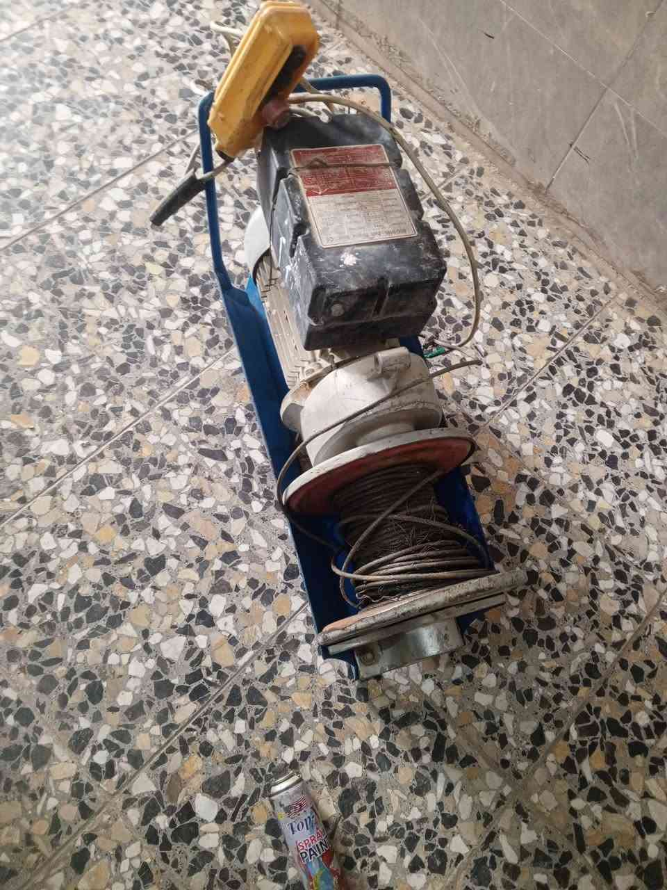 عندي ونج للبيع كامل سكلة وعرباين موطور ٣٠٠كيلو السعر ٤٥٠ قفل بغداد التاجي  ***********
