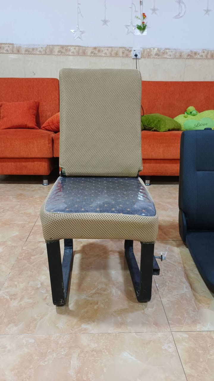 كوشن هايس اصلي للبيع مع كوشن ثابت ورا السائق مدوشم وما مستعمل جدد للاتصال***********
