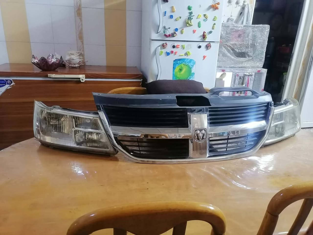 طخم  لايتات مع عطر أمامي أصلي سيارة جورني م ٢٠١١ الى ٢٠١٧ السعر١٠٠ الف للإستفسار الاتصال على الرقم *********** و***********
