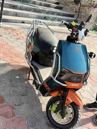 للبيع دراجة شحن ريان جديدة بطاريات جديدة سرعة 115 ملف 2000بلوتوث مع صن...