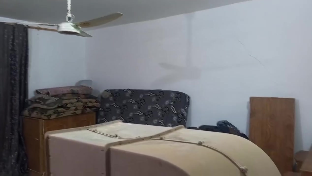 السلام عليگم بيت للبيع 50 متر بحي الوفاء بمنطقهه الأساتذه طابقين مع حديقه گبال البيت گبال عَيونگم ومدرسه ابتدائيه كباال البيت عرض الشارع 15 للأستفسار واتساب متواجد ***********

