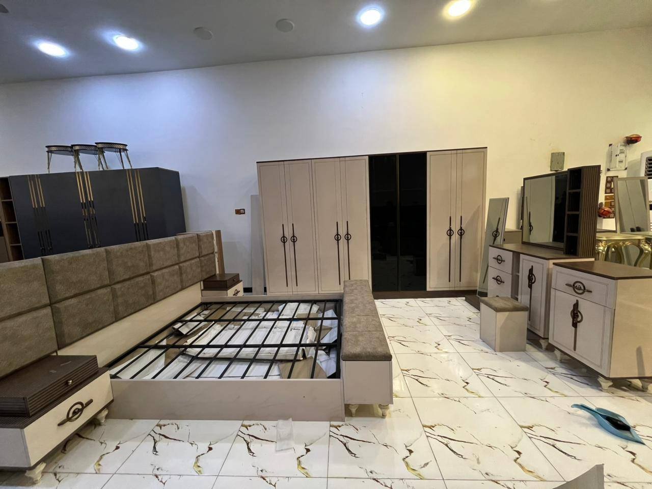 تم ولله الحمد وصول وجبه جديده من أجود أنواع الغرف التركيه باسعار مميزه مع خدمة النقل والتركيب مجانا غرفه مودرن 10 قطع درجة اولى  فخامه واناقه وجمال البيت التركي للاثاث الرفاعي مدخل شارع الملعب قرب اعداديه الشباب للبنين للتواصل  ***********
