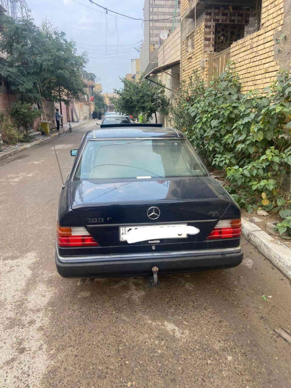 السلام عليكم
سياره مارسدس لون اسود كحلي مديل 92 سياره مكينتها خراطيم مال ام عيون دواخلهاا كلها شغاله كشنات كهربائيه
حداديه ٩٠ بميه سنويه ب29  رقم بغداد وهذن صورها اليوم صورتهن طين ومطر ع كولتهم بترابهاا هاي بطينهاا  وعلم سياره اي خياس مابيها مصبوغه جماليه وكفاله من ضربه
 ابيعلك مكفول  سعر ٧٥ وبيها مجال قليل حك جيه تبريد مايشتغل لن كمبريسر مابيها شلنه وبعناه 👀   العنوان بصره قضاء الصادق
***********
