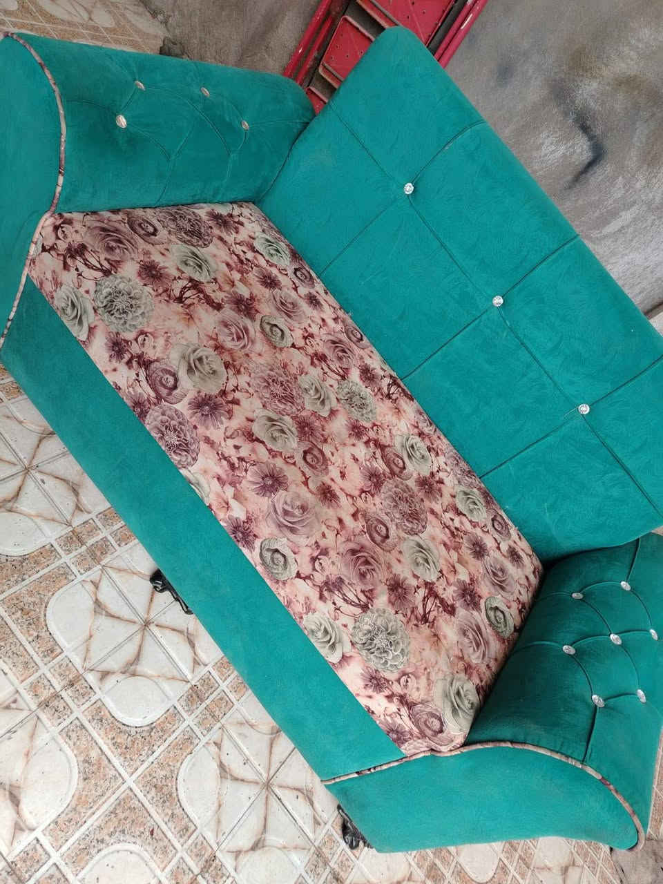 تخم للبيع 7 مقاعد
نظيف جدا اي ظرر مبي

السعر 150 مكلفه بل نشر

الشراي يتصل عل رقم الهاتف

***********
