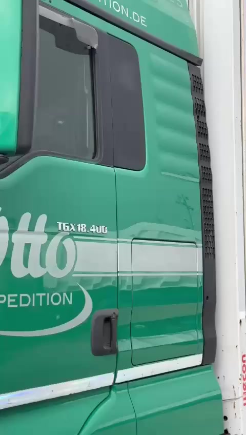 مان ٢٠١٦ بۆ فرۆشتن
مان tgx18,400 فول مواسەفات
ڕەقەم سلێمانی، ڕەقەم و سەنەوی نوێیە و بەناوی خۆمانە
فول فولە یەک دینار مەسروفی تێدانیە
ناونیشان چوارقوڕنە 
ژمارە مۆبایل 
***********
نرخ ٢٩٠گەڵا
