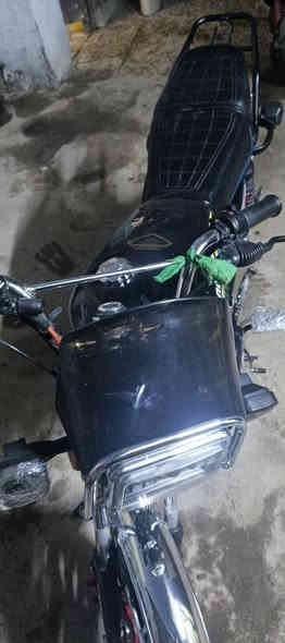 سلام عليكم شباب دراجة ايراني سافان 2026 مديل صار أقل شهر من نازلة مكفولة وكالة دراجة سعرهة (875 وبيهة مجال عنواني بغداد المشتل شارع المطبك رقم ***********
