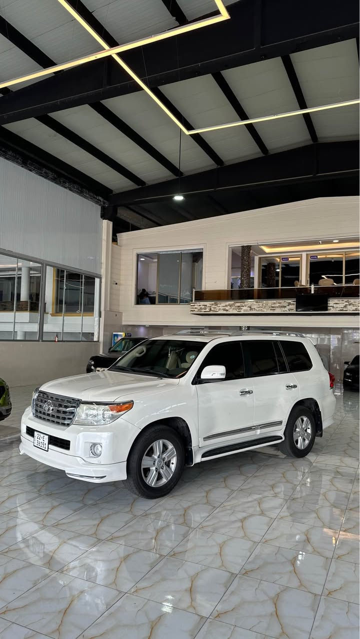 Land Cruiser GXR 2013 
2 قطعة صبغ 
جملغ + باب 
مكينة ما مفتوح 
230 كيلومتر ماشية 
***********
Duhok أربيل, العراق
