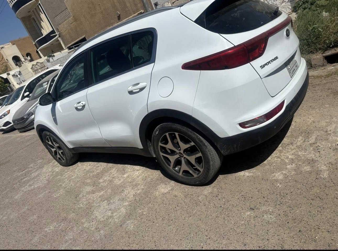 السلام عليكم
سبورتج للبيع موديل 2017 وارد كوري 
السيارة مكفوله من الصبغ فقط تعجات بسيطه تصلح عل بارد
كير محرك مكفول محرك 1600GDi
موصفات السيارة 
بنوراما
بصمه تشغيل 
تبريد قطعتين
تبريد شغال ثلج
رقم بغداد
تحويل ثاني يوم
مكاني بغداد
السيارة بيه سونار 
السعر 153وبيه مجال
***********
