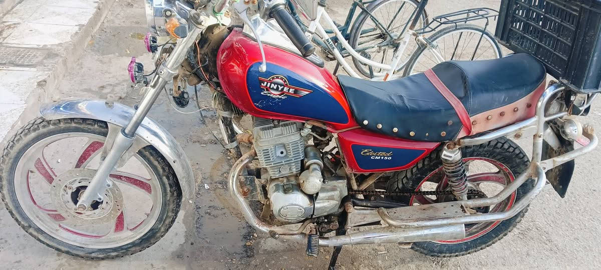 سلام عليكم دراجه دايموته اوراق اصوليه. دراجه كامله مابيها نقص كهربائيات شغاله كلها. دراجه حلوه السعر 650 وبيها مجال او اراوس بتايموته (بيضاء )
 مكاني الناصريه غراف. 
***********
