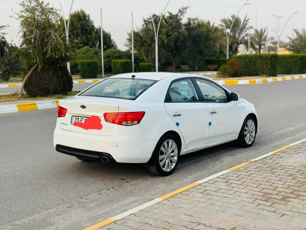 السلام عليكم...

بسعر 96$وبيه مجال بسيط 
سيراتو 2013خليجي فول مواصفات 
رقم سليمانيه دولي سنويه 2030وهزه 2027

بأسمي شرط التحويل شرط التحويل والغرامات 
ماشيه 170KM
✳️محرك 1600ممفتوح شرط لاتبخير ولاتنقيص 

✳️كير اتوماتيك 6نمربدون اي عيب 

تدفئة /تبريد/كهربائيات/صدر/تايرات/كلها مكفوله 
فول مواصفات بصمه فتحه 
🚘سياره جاهزه شرط برغي ما ناقصها 

✅سياره بيها جاملغات الخلفيه وبونيد وجاملغ بدون اي دواخل شرط 

السعر 96$💸
تايرات 4️⃣ جديدة 
صدر امامي خلفي كلا جديد 
مكان السيارة صلاح الدين 
 
للاستفسار***********
