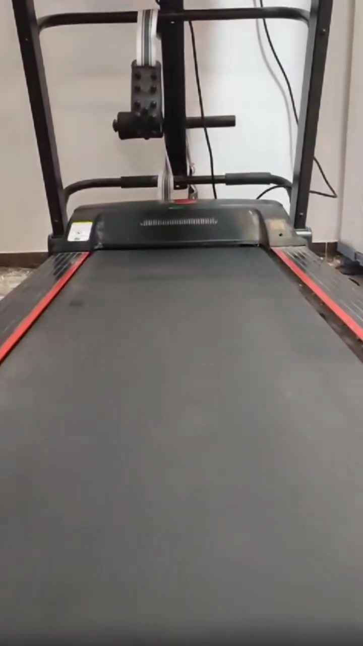 🏃‍♂️ جهاز جري منزلي (HOUSE GYM T900) للبيع – بحالة ممتازة جداً 🏃‍♂️
​المواصفات والمميزات:
​الماركة والموديل: HOUSE GYM - T900 الأصلي (واضح في صورة
​الحالة: مستعمل قليل جداً وبحالة ممتازة (شبه جديد)، الجهاز نظيف تماماً وخالي من أي عيوب أو خلل فني أو ميكانيكي (شغال وبإمكانك الفحص عند الاستلام).
​الشاشة: شاشة رقمية (LCD) ذكية تعرض (السرعة، المسافة، الوقت، السعرات الحرارية، ونبضات القلب).
​حساسات نبضات القلب: متواجدة على المقابض اليدوية لمتابعة وضعك الصحي أثناء التمرن.
​ميزة الطي: الجهاز قابل للطي بسهولة تامة (كما يظهر في صورة ) مما يجعله مثالي للمساحات الصغيرة ولا يأخذ مكاناً عند عدم الاستخدام، ويحتوي على عجلات لسهولة النقل.
​الأمان: يحتوي على مفتاح الأمان الأحمر للتوقف الفوري عند الطوارئ.
​إضافات: الجهاز متعدد الوظائف ويحتوي على ملحقات إضافية مدمجة (مثل جهاز مساج/حزام هزاز للبطن والخصر وقاعدة لتمارين المعدة). سعره (450) وبي مجال مكاني نجف حي النداء قرب مجمع بيتي


**إذا كنت صاحب هذا الإعلان وتريد حذفه لأي سبب، رجاءا أرسل رسالة إلى الدعم الفني**