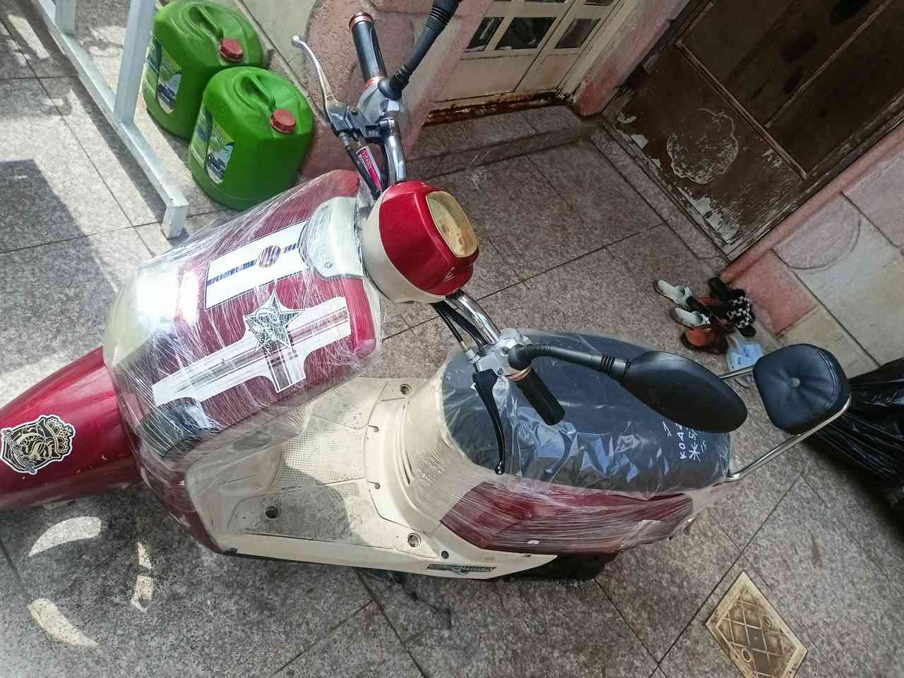 بوليس للبيع نكرة سلف كابريتة ب850 وبيها مجال مكينه ناعمه مفتوحه
نواقصها .صندوك ما ينسد والبريك مالتها مو شي تبدل دسكات ب 5 

رقمي:***********
