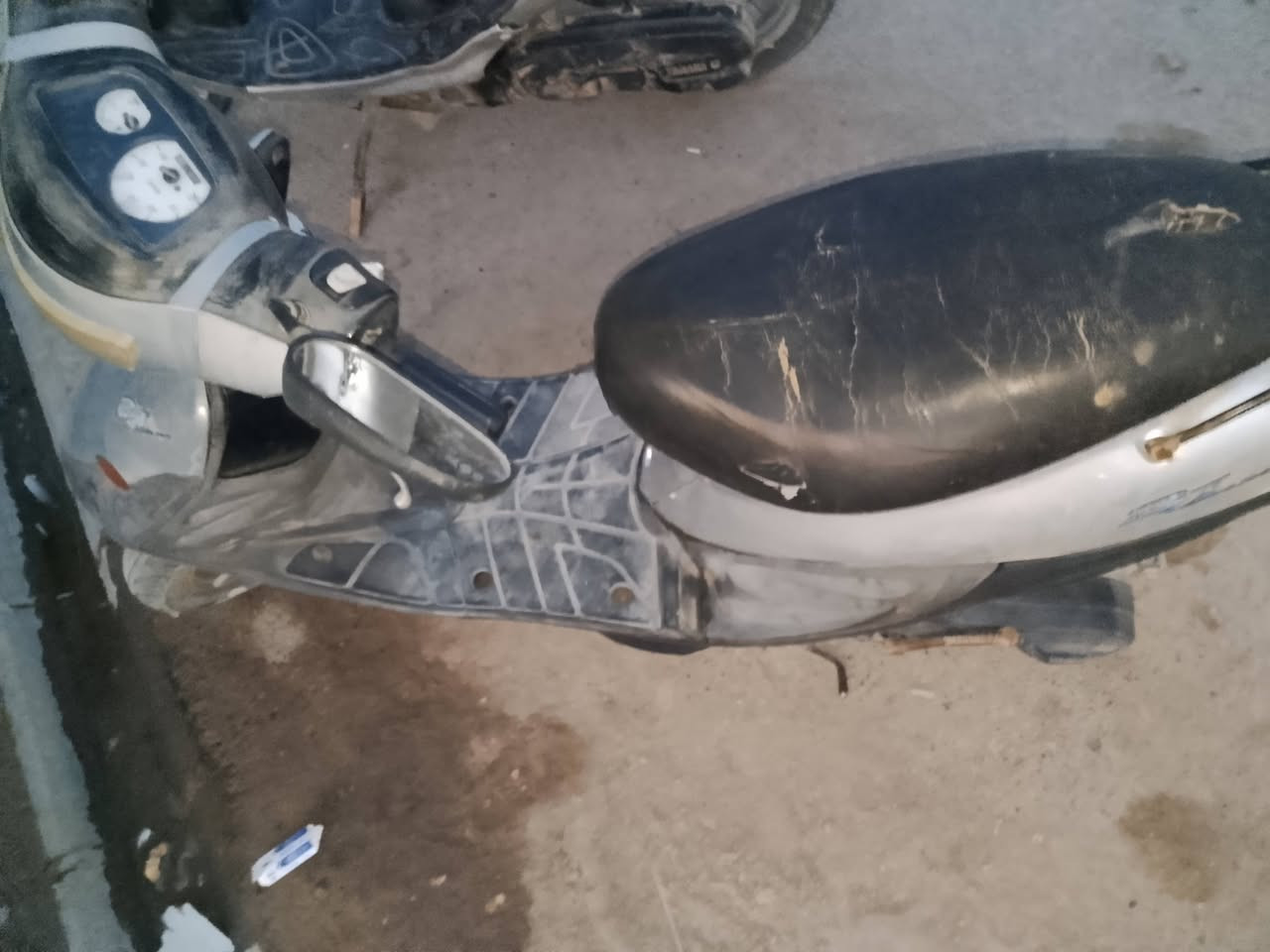 بيجي مفتوحه وناعمه نهضه قويه دراجه جاهزه من كلشي كهربائي كله شغاله السعر 300وبيهه مجال ***********
