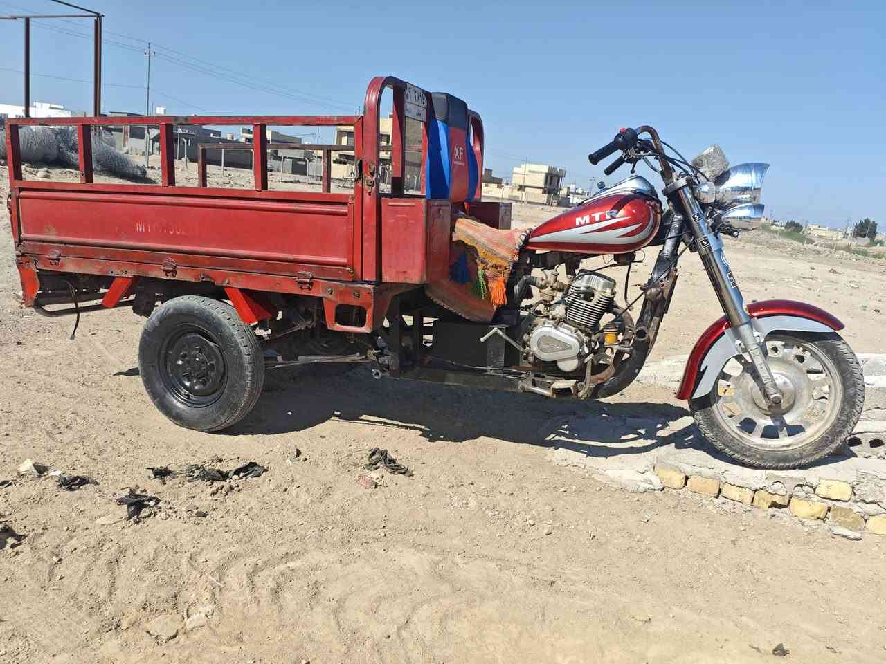 موديل 2011 رقم وسنوية ابيض مداور ثاني يوم ستوته ناشفة مكفولة من لحيم سعرها 1250 وبيها مجال للشراي ***********
