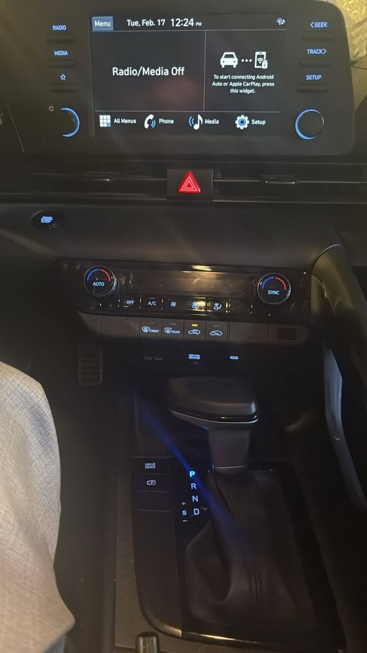 مكلف بالنشر 
السلام عليكم النترا موديل 2025
محرك 200 
بدون ايرباك حادث السيارة بنيد فقط وراجع بارد السيارة بدون صبغ السيارة بصمه مرايات وجناح اسود بلاد كشنات مخمل 
السيارة مدفوع كمركهة ومعاملتهة كاملة يعني ترقم اي محافظة تعجبك
 
😅 والاهم من كلشي سبير مانازل 
رقم صاحب السيارة ***********
السعر 165 وبيهة مجال
