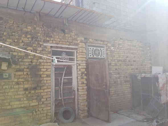 بيت ١٠٠ متر 
غرفة كبيرة 
صالة كبيرة 
صحيات 
العنوان فرع أسواق برتقالة تنزل ٥٠٠  متر
داخل فرع عرضه ٥ أمتار
السعر 45 مليون
***********
