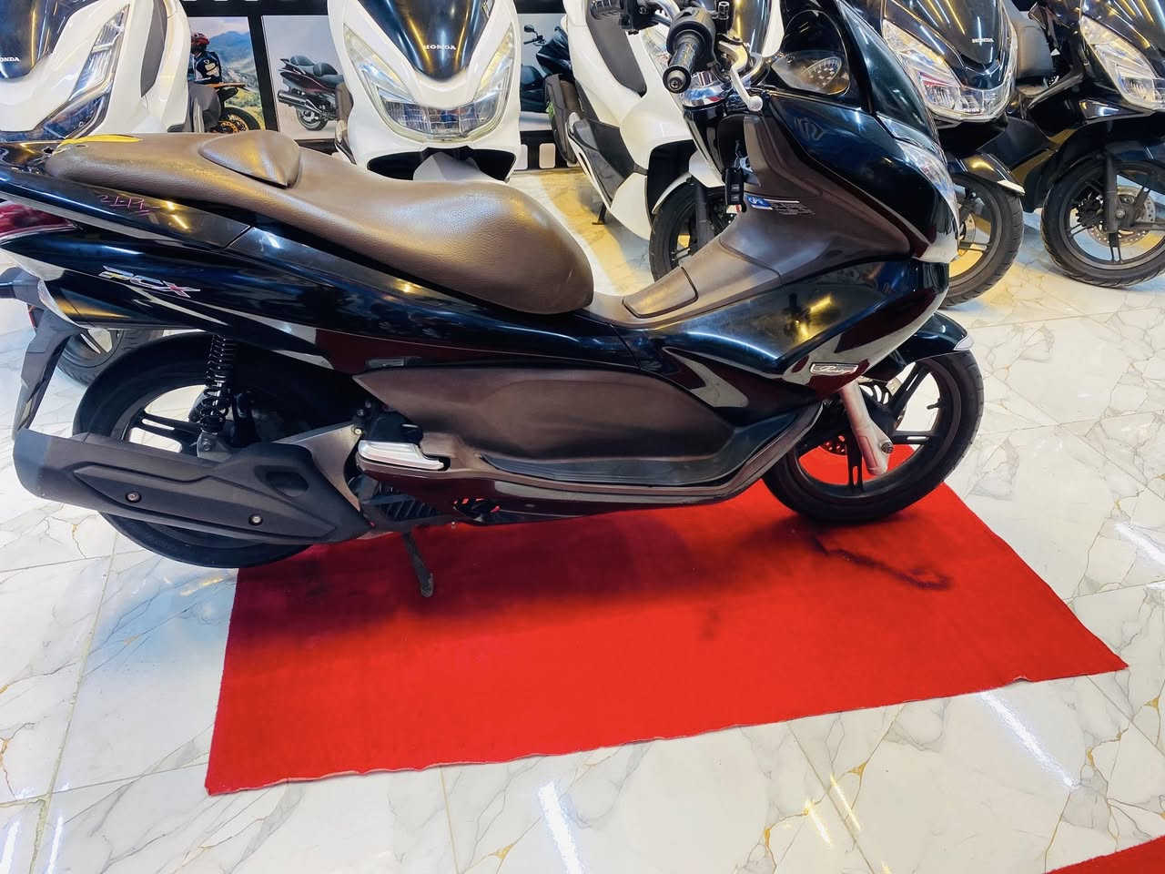 ا
سلام عليكم بي شي اكس جيل الاول 
كفاله عامه كفر ومكينه ✅
صور مزاد موجوده✅❤️
سويجين وريمونت ✅
ماشيه ١٧ الف 
داخل جوزي ✅
العنوان بغداد حي البتول 
مستخدمه قليل ✅
السعر ١٤ ورقه
***********
