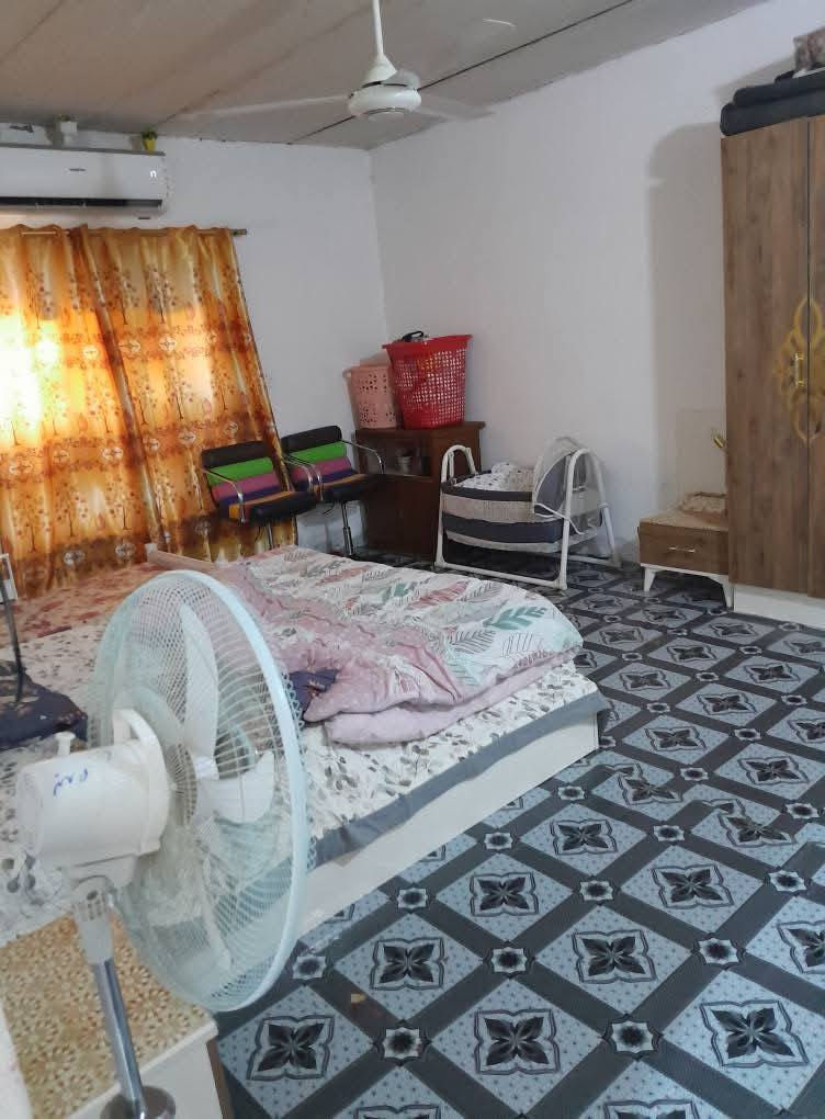 دار للبيع تجاوز مشمول بالتطويب ركن المعمل بدايه التجاوز مساحه 170 يتكون من استقبال ومطبخ وصاله وغرفتين للإستفسار ***********
