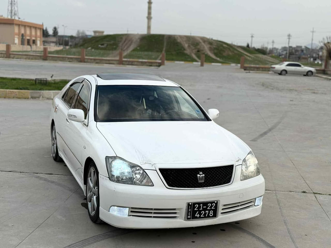 شاهانە
موس
2005
182
قوشن جڵد
قوشن هیتەر
ئاوێنە ئیشارەت
سڵاید 
ساجسور
دەبڵەکانی کراوە بەڕۆیاڵ
چوار تایە وی لی جوان 
ڕۆنی گێڕو مەکی نەی گۆڕاوە
کامل ناو سنوقی تێدایە
سەیارەکە لەڕەسمەکان جوان ترە 
کامل مەسروف کراوە
***********ڤایبەر
