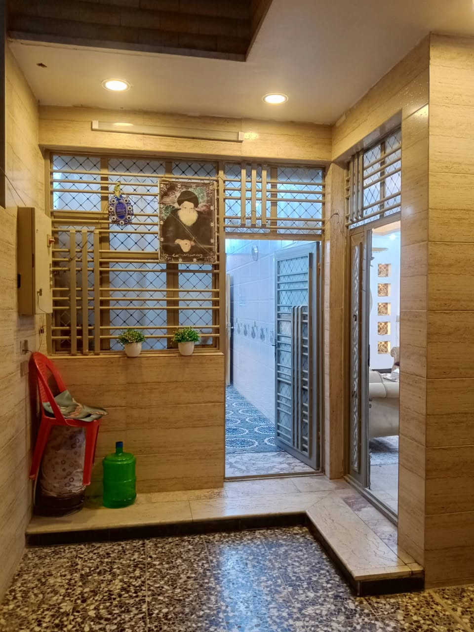 عرض بيت للبيع – الشعب 🔥
📍 قرب فلكة صباح الخياط
بيت حديث بناء 2023
تشطيب درجة أولى 
المساحة 130 م
الواجهة 6.5 م × النزال 20 م
🏠 3 طوابق
🛏 5 غرف نوم
🛋 استقبال واسع
🍳 مطبخين (حار وبارد)
🚿 2 حمام كبار
بيت جاهز للسكن ومناسب للعائلة
موقع حيوي وقريب من جميع الخدمات
📩 التفاصيل والسعر عند التواصل فقط
راسل الصفحة أو واتساب متوفر
#الشعب #الشعب_بغداد #فلكة_صباح_الخياط
#عقارات_الشعب #بيت_للبيع_الشعب
#عقارات_بغداد #بيوت_للبيع_بغداد
#دار_للبيع #استثمار_عقاري #بغداد


**إذا كنت صاحب هذا الإعلان وتريد حذفه لأي سبب، رجاءا أرسل رسالة إلى الدعم الفني**