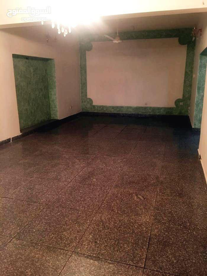 البنوك / قرب اسواق النداوي
مساحة الارض : 180 متر
مساحة البناء : 300 متر تقريبا
عدد غرف النوم : 3 غرفة نوم
عدد الغرف الطابق الارضي : صاله مفتوحة غرفتين .
مع صاله هول 
بعني الطابق الارضي 3 غرف
مطبخ مع الكاونترات التركيه كامله مع غسالة صحون وطباخ ومايكرو
الدار كله سبالت تبريد ومراوح واناره ثريات .
مبلغ الايجار المطلوب : 1.750.000 مليون وسبعمائة وخمسون الف دينار شهريا .
الايجار كل 6 اشهر***********
