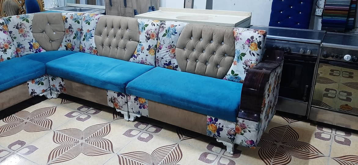 معرض العماد//ديوان تفصال مستخدم نضيف اي عيب مبي بشرط النضافه للأستفسار ***********//*********** كركوك, العراق
